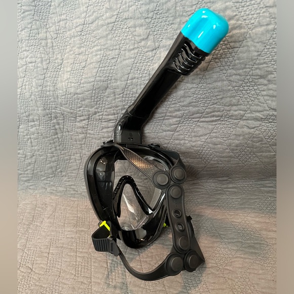 U.S. Divers Dryview Full Face Snorkeling Mask for Adults - Medium - Picture 7 of 9